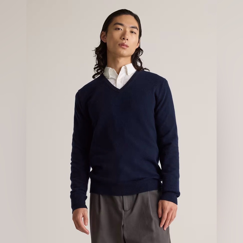 Quince Men’s Mongolian Cashmere V Neck Sweater, Navy, Size XL